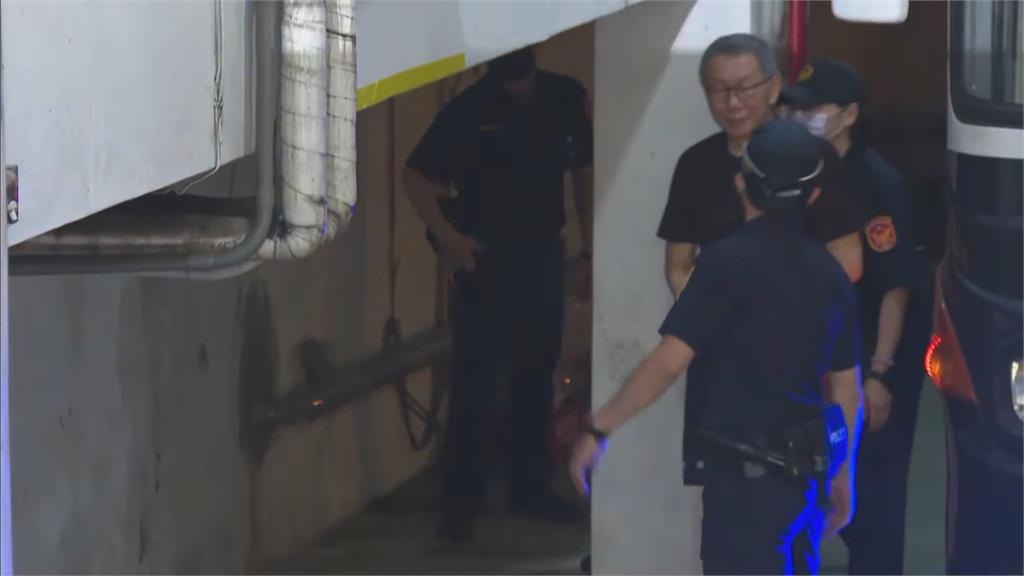 柯文哲不告了...小草怒轟鍾小平:代替阿北坐牢!黃國昌31字發文被灌爆