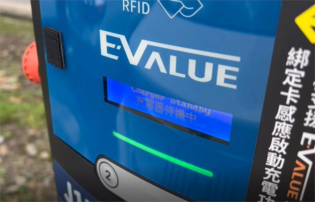 充電樁沒電! 宜蘭陽交大附醫電動車格被油車占用