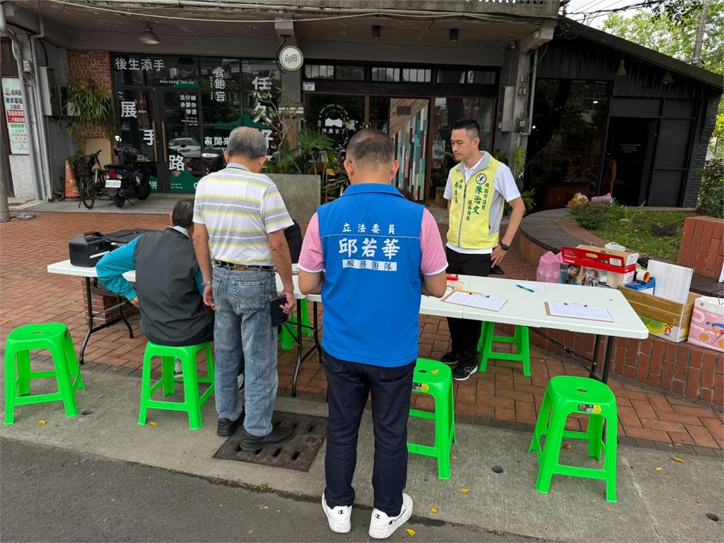 綠議員控派助理盯哨連署站 邱若華:勿看圖說故事