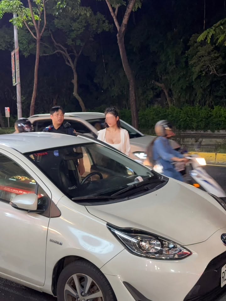 正妹「撞人不下車」遭PO照公審！全網秒歪樓狂盯「超兇車頭燈」：已經原諒她了