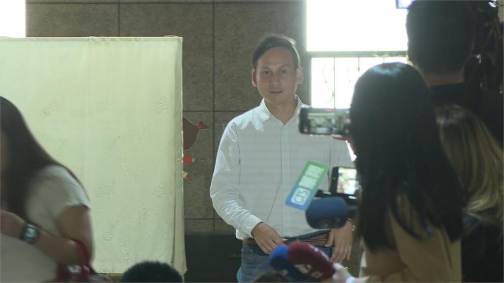 侯友宜陪投票！　葉元之略顯疲態：昨天忙到很晚沒想那麼多