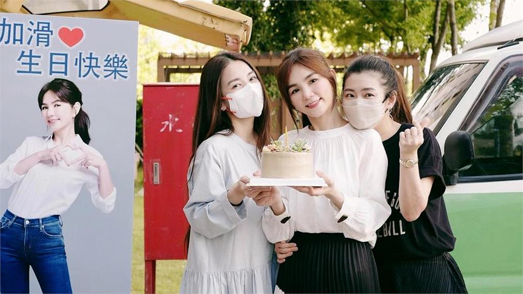 SHE無預警合體!Ella生日Selina、田馥甄驚喜現身 壽星嚇哭全被拍