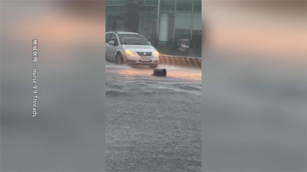 台南永康淹水變河道！　騎車如水上摩托車　生意泡湯牛肉湯店無奈
