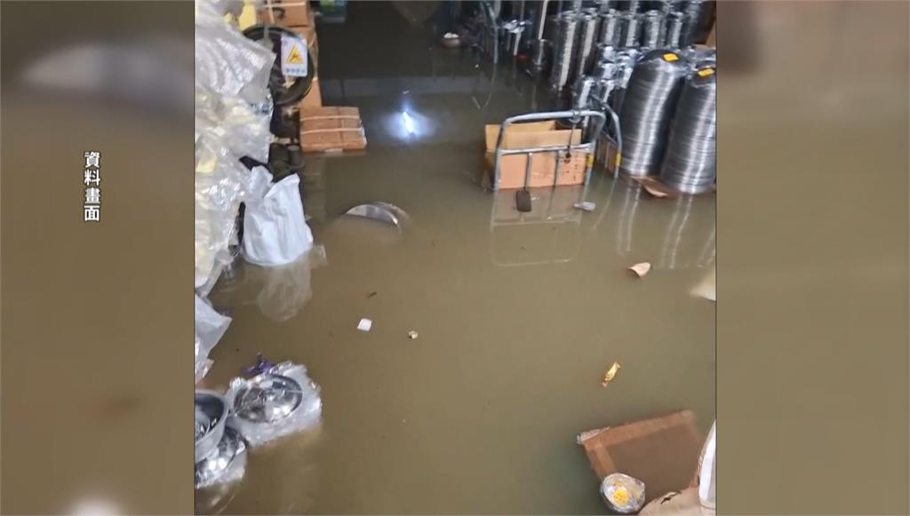 暴雨襲擊! 台南太乙工業區一度慘淹 志工暖心救援助善後