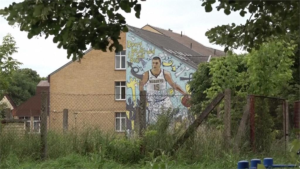 金塊約基奇NBA奪冠攀顛峰　兒時夢想當騎師