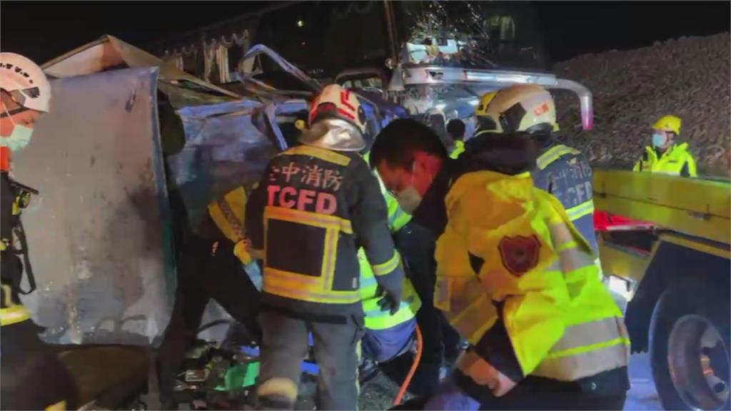 台中發生遊覽車.貨車相撞意外 1重傷3輕傷