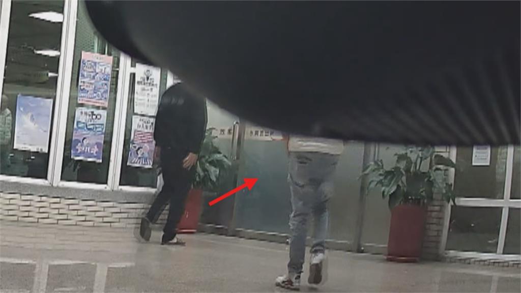 工程款糾紛被告做筆錄　男控警洩漏行蹤遭陌生男恐嚇