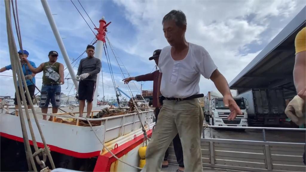 正值捕撈黃金蟹、大明蝦季節　基隆碰颱風又遇東北季風漁民大喊吃不消