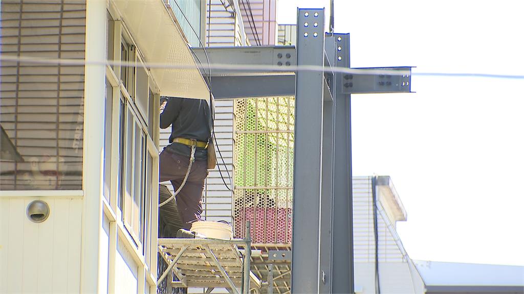 北市老公寓增設外掛式電梯　「一樓違建優先報拆」掀議