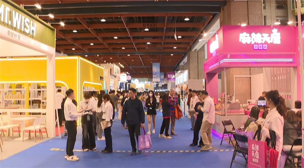 創業模式科技化！加盟展開幕　蕭美琴逛攤體驗新趨勢