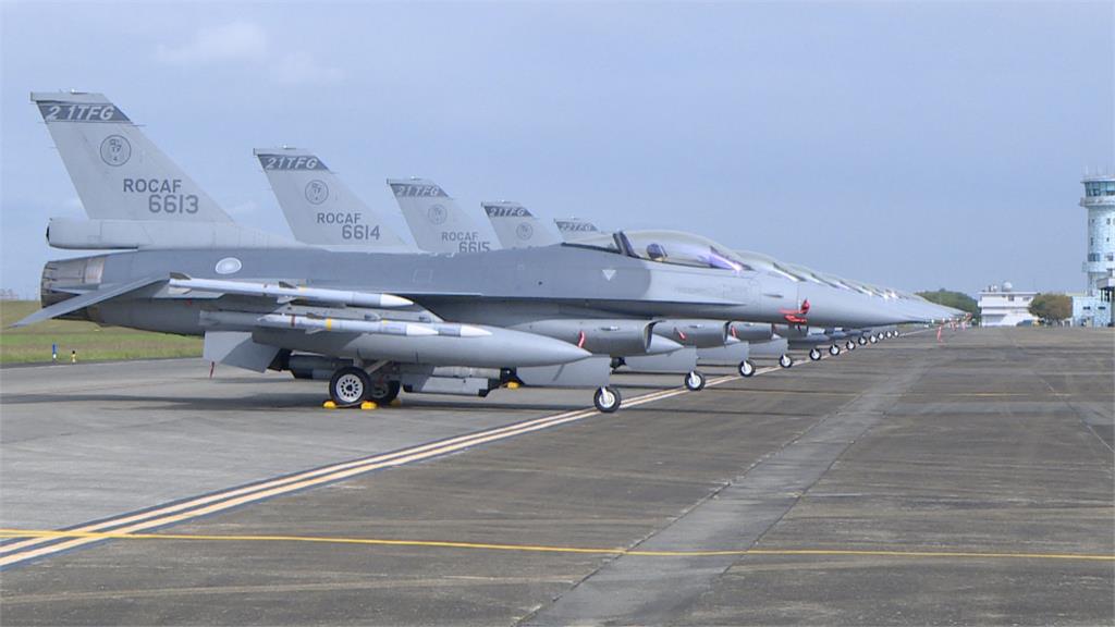國軍F-16V接裝典禮秀肌肉　蔡總統親臨主持！