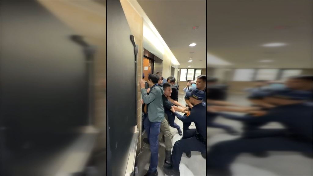 北市議員抽籤現場爆衝突！　李道翔疑意圖伸腳阻撓　馬郁雯險跌怒喊提告