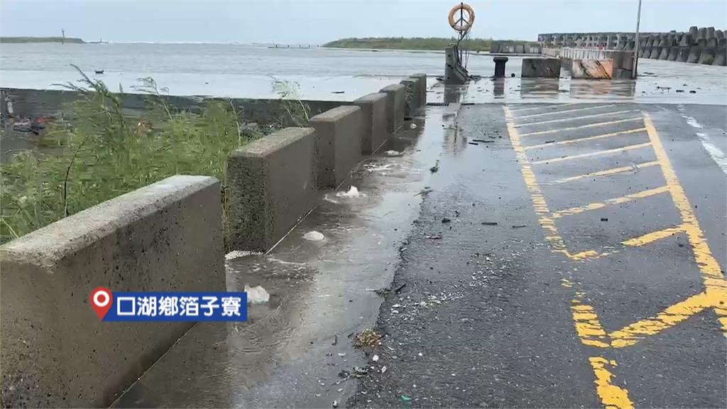 強颱「凱米」來勢洶洶　雲林箔子寮海水倒灌、路燈被吹斷