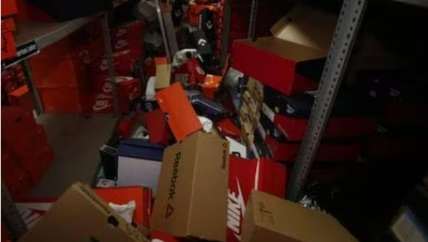 太緊張？小偷「狂掃200隻球鞋」價值41萬元　店家傻眼：全偷右腳