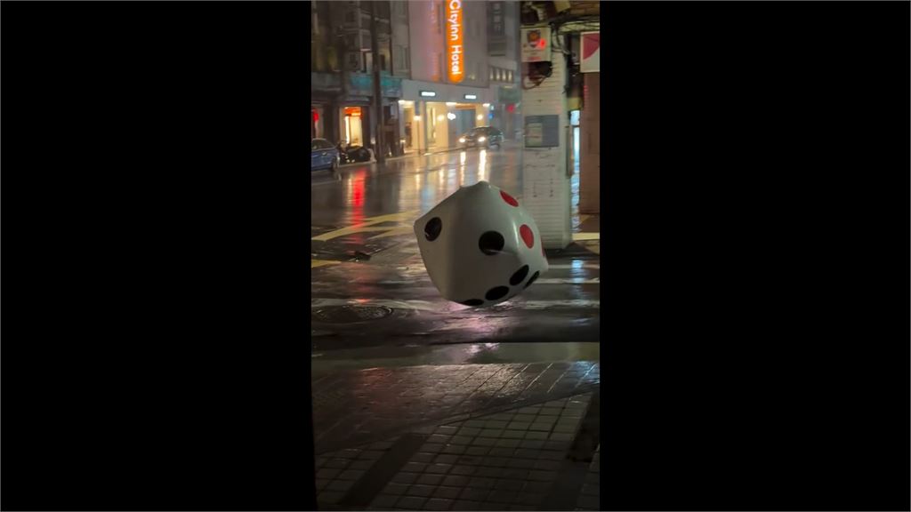 薔琵風太強！雙北狂刮17級陣風　民眾直呼：像爆破一樣