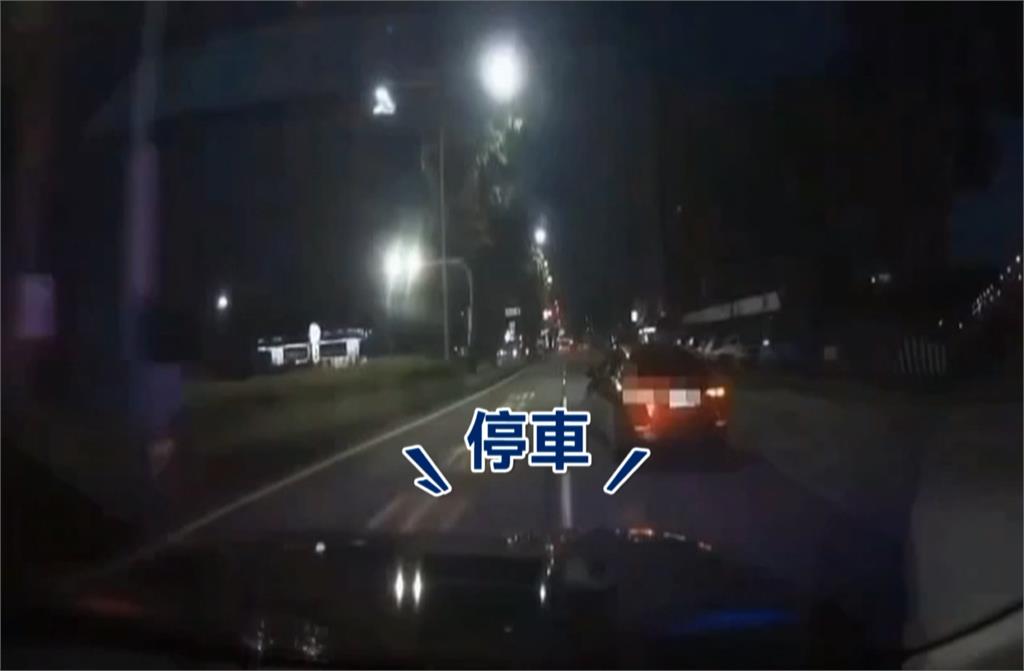 毒駕?駕駛拒檢逃逸自撞橋頭路燈 警車內起獲喪屍煙彈
