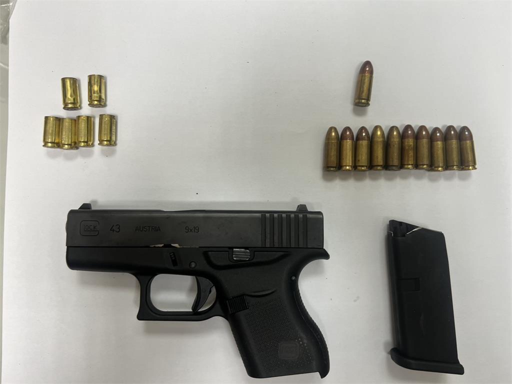 頭份街頭槍響！嫌犯疑酒後糾紛談判　攔車開槍2傷