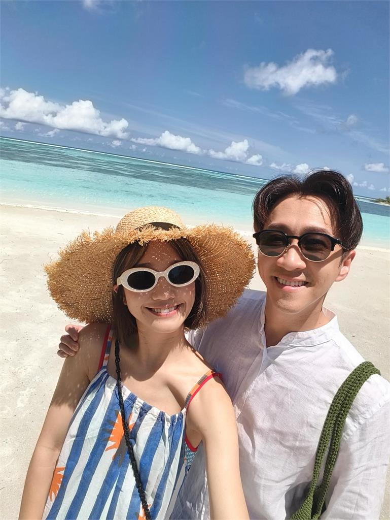 Lulu陳漢典二度蜜月突衝馬爾地夫！穿辣妹泳裝曬閃照　網驚呼他「婚後差別大」