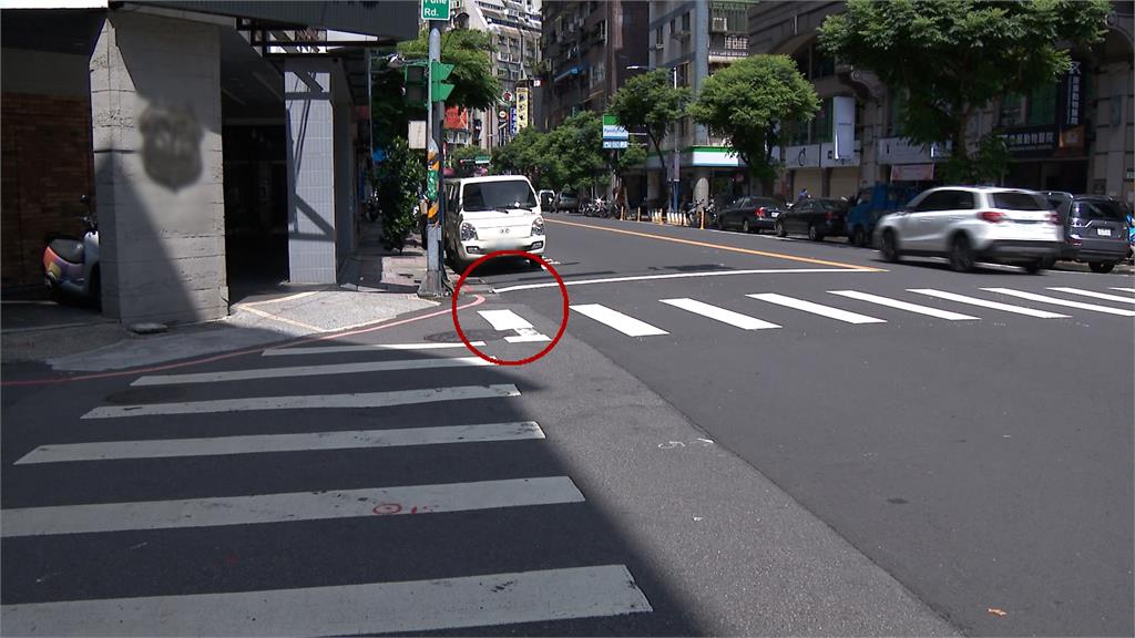 嚇壞!「天降玻璃香水罐」砸壞轎車 車主怒:根本隨機殺人