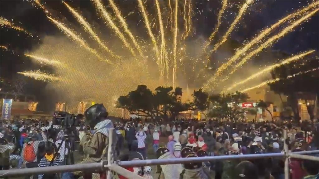 鹽水蜂炮開炸30人掛彩　陳亭妃體驗：有憨膽！不怕