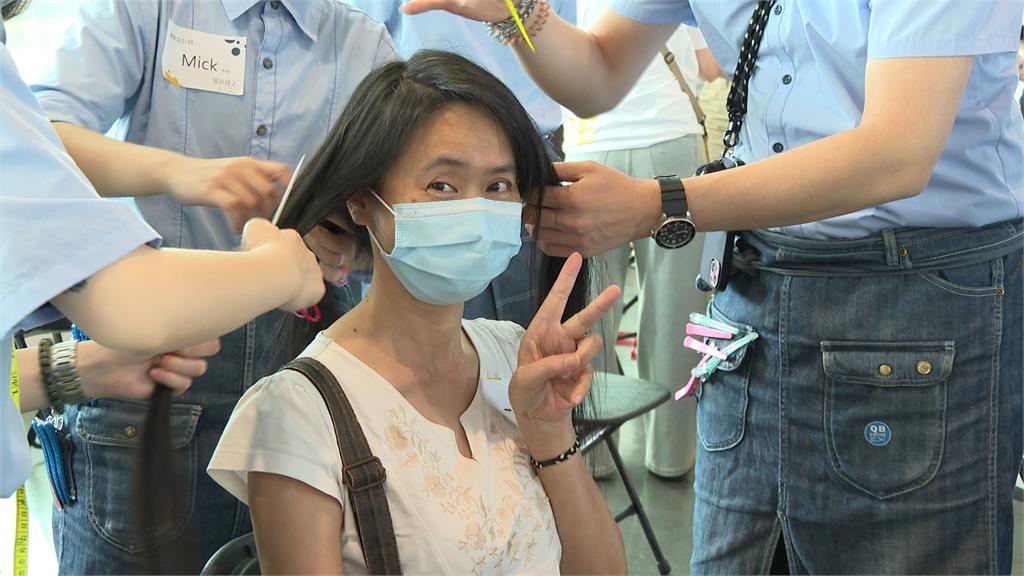 百位捐髮者齊聚公益傳愛　癌友抗癌勇氣從"頭"開始