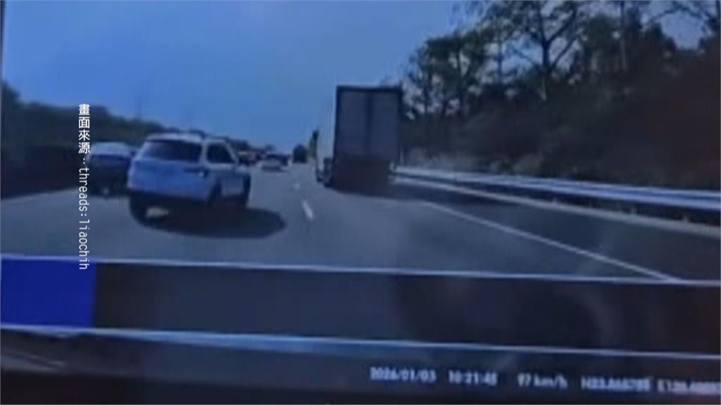 國道車禍！女子疑疲勞駕駛撞前車　３人受傷送醫、最小僅１歲