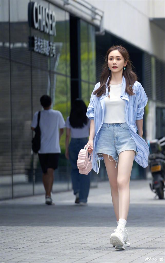 40歲女星寒冬穿深V禮服化身美人魚!「暗藏70暖暖包」心酸真相流出