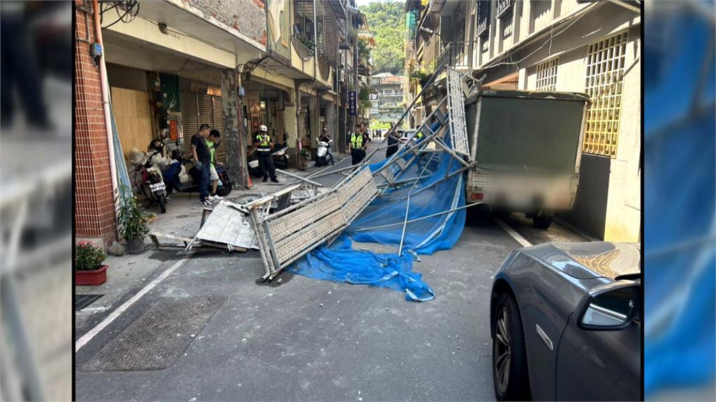 拆鷹架突倒塌 工人自三公尺高處墜地