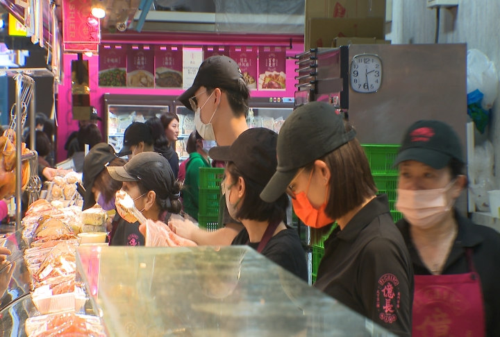 年貨街搶人戰! 網路開「時薪450元」徵才 名店發薪發到手軟