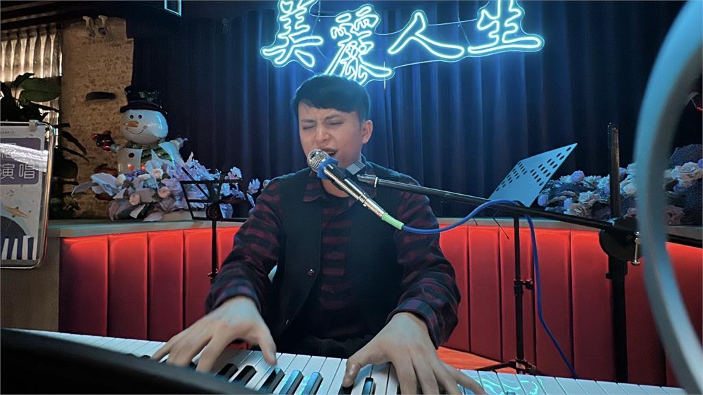 國中音樂老師追星夢 兼任駐唱歌手傳遞音樂力量