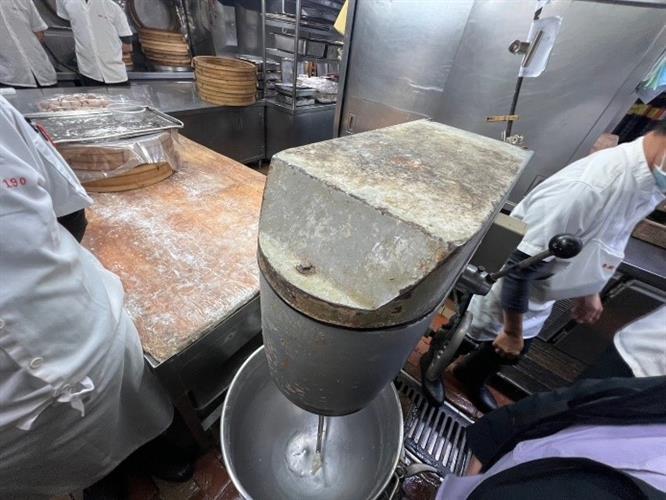 快新聞/兄弟飯店疑傳食物中毒!5人上吐下瀉 業者、北市衛生局都回應了