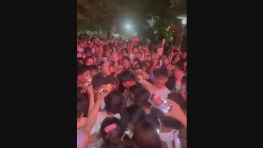 中國男學生劈腿8女!遭全校包圍狂喊「渣男」 網諷:時間管理大師