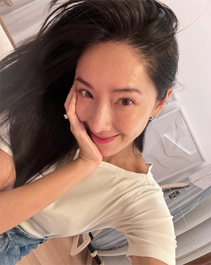 44歲隋棠炫素顏一撩髮洩真實髮線!「光滑巨蛋」2千網心疼:太辛苦了
