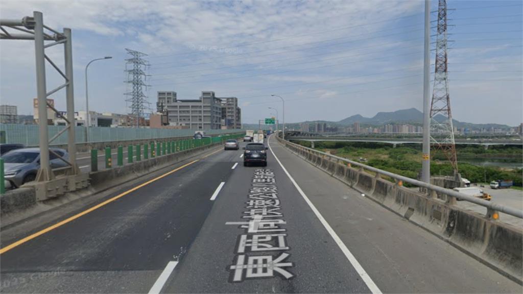 25歲替代役喝醉「踢踹椅背」被丟包！「倒臥台64」遭4車輾過當場身亡…