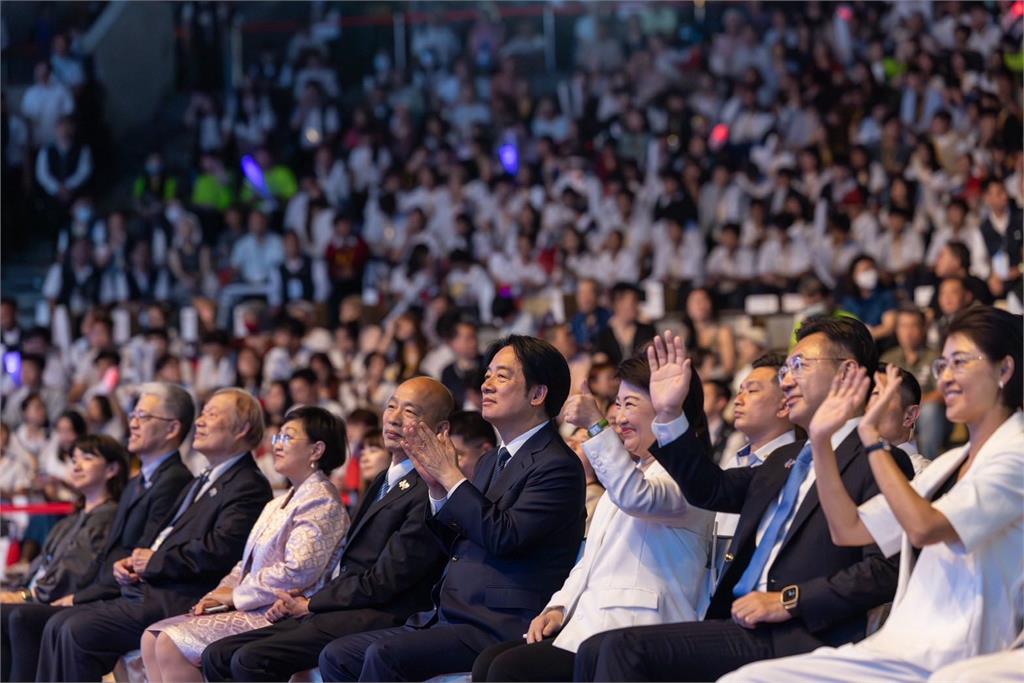 賴清德國慶晚會脫口韓國瑜「頭髮更少了」!韓總秒炸「1超誠實反應」逼瘋全場