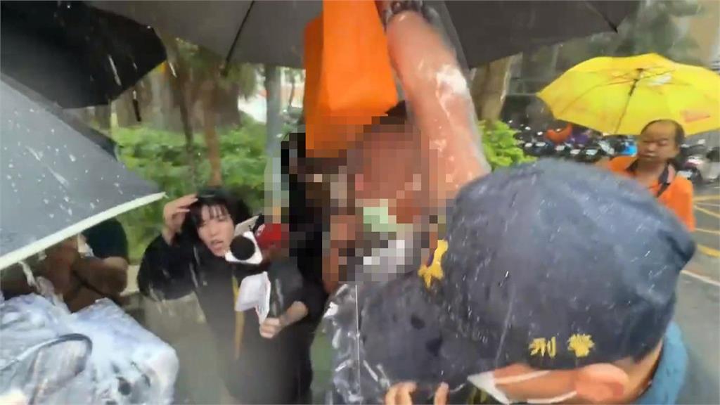 運將開小黃衝撞北檢拒交保　法院凌晨裁定羈押