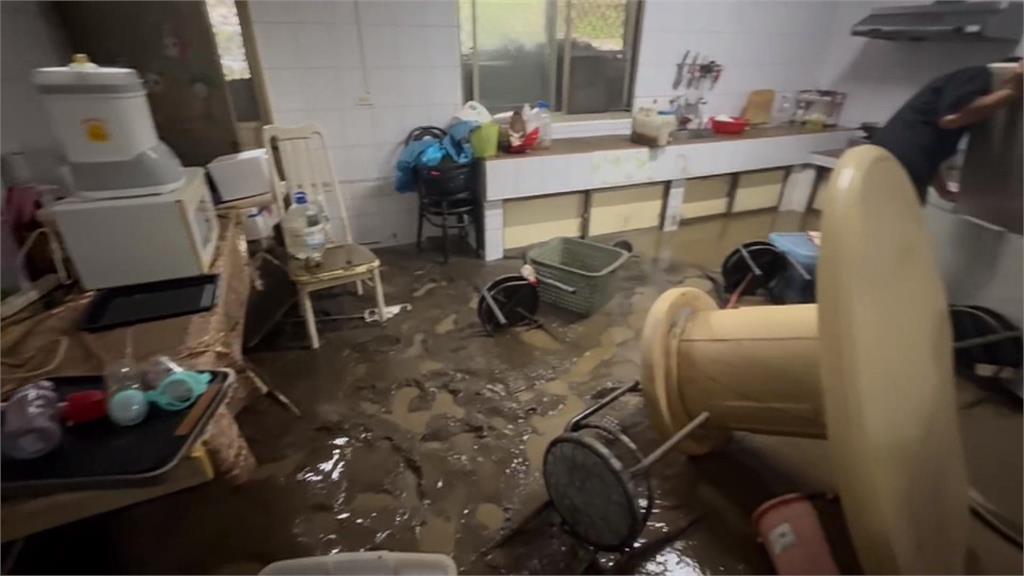 南台暴雨狂炸「山區滿目瘡痍」　六龜民宅近乎被土石流掩埋