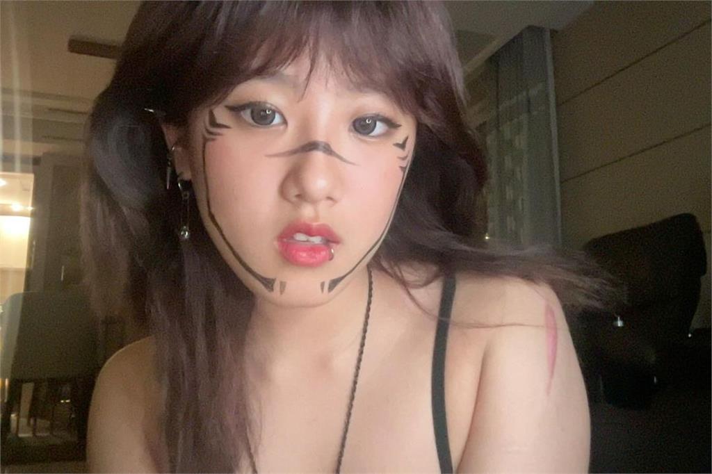 18歲梧桐妹辣秀「大片紋身圖騰」臉蛋全花!24萬網一看嚇瘋:變這樣?