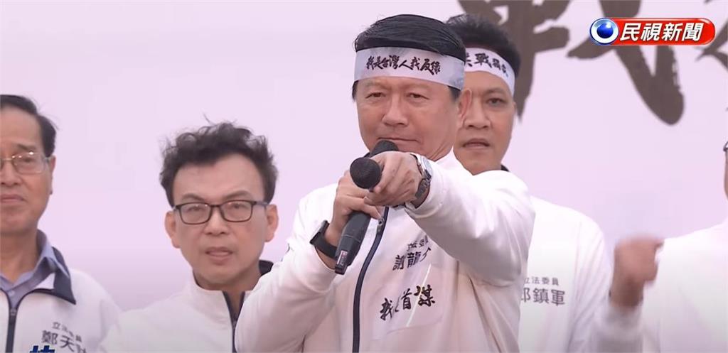 不是黃國昌…426凱道「嘶吼雨神」竟是謝龍介!眼鏡摘下「模樣認不出」網驚了