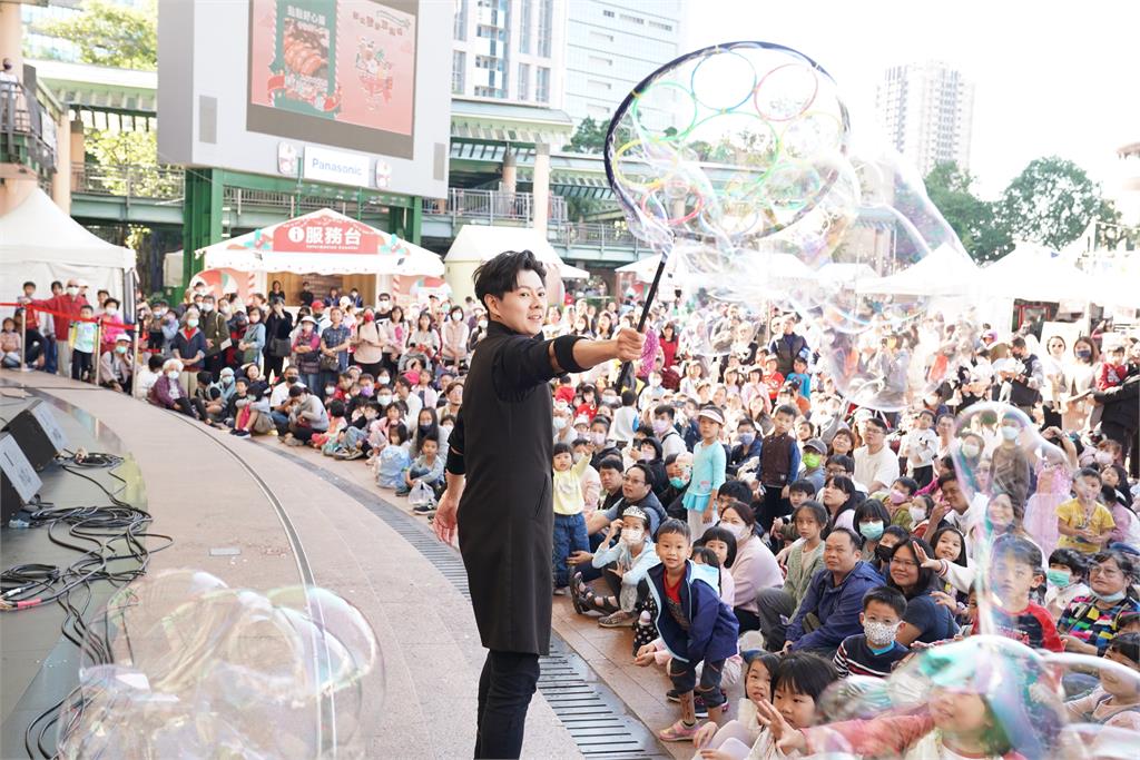 魔幻變裝大遊行熱鬧踩街 奇趣互動童樂會登場