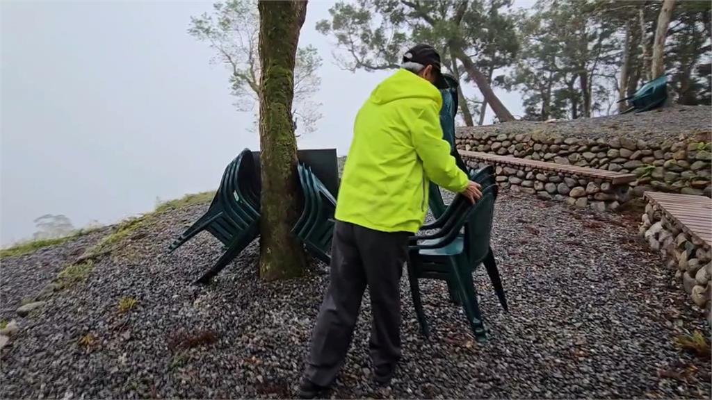 「最美櫻花林道」當露營區？　民眾違反告示搭帳露營