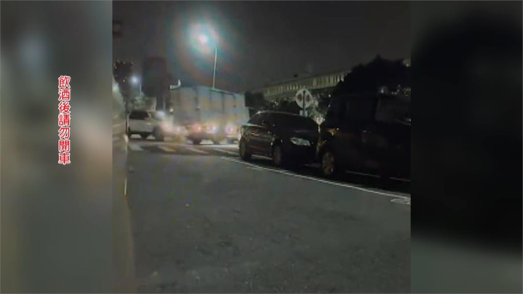 酒駕釀禍!休旅車攔腰撞上超商物流車 貨物掉滿地