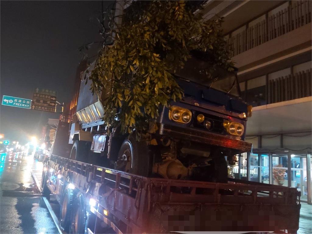 快新聞／宜蘭大貨車拉倒3號誌釀禍！　現場交管時警又逮一酒駕