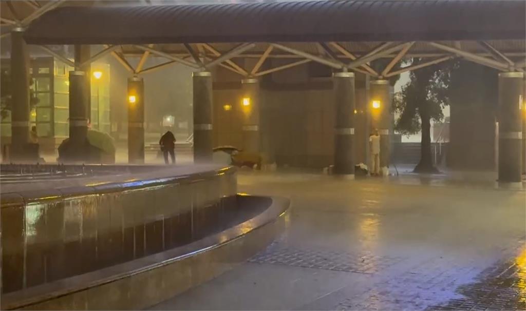 雙北晚間豪雨狂炸! 文湖線疑遭雷擊號誌異常一度停駛