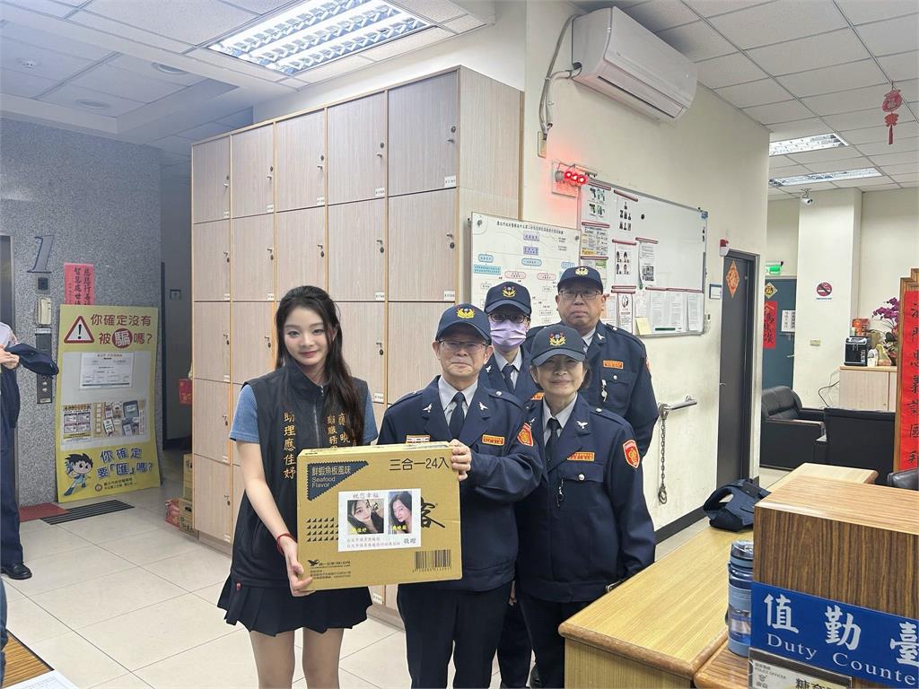 送義警泡麵「還貼自拍照」應佳妤遭酸作秀！應曉薇怒嗆網：注意留言不要被告