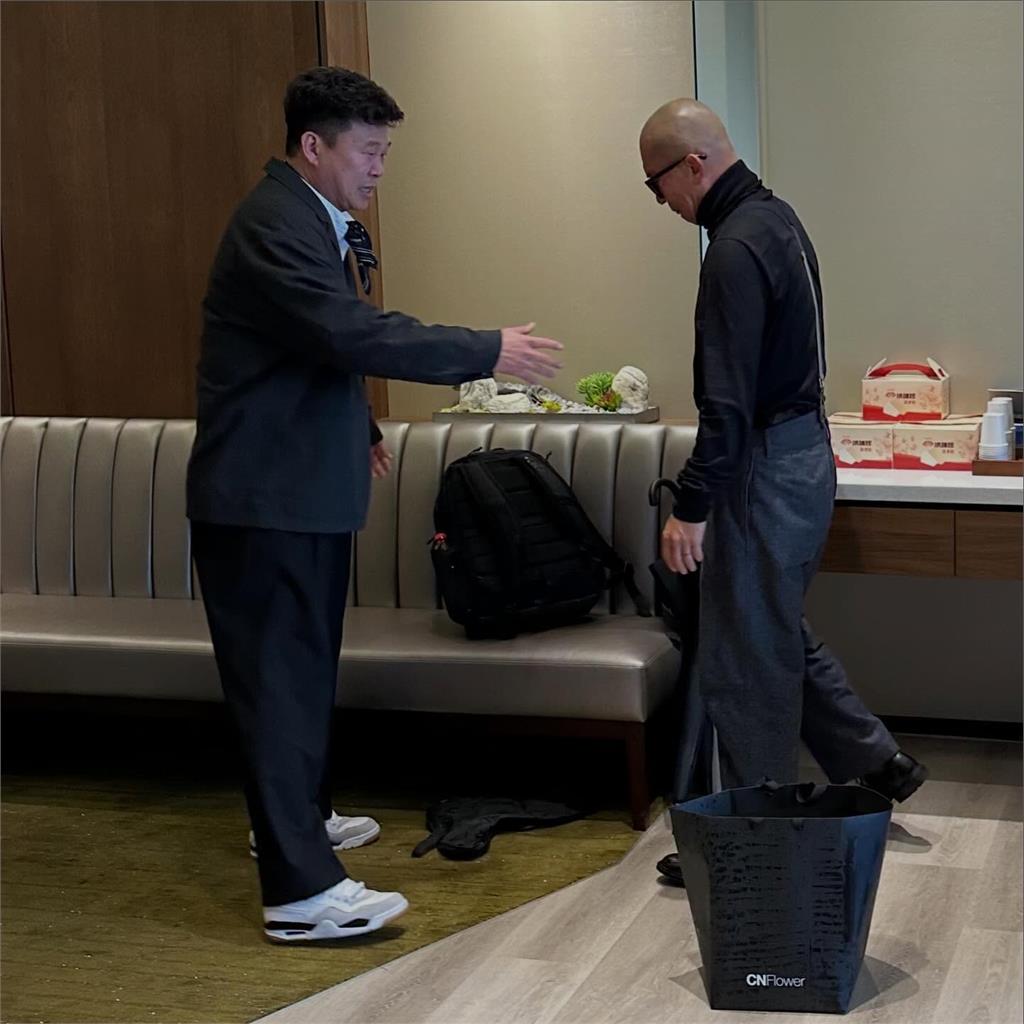 大S「26年前送他一件」具俊曄還在穿！休息室「超鼻酸畫面」流出