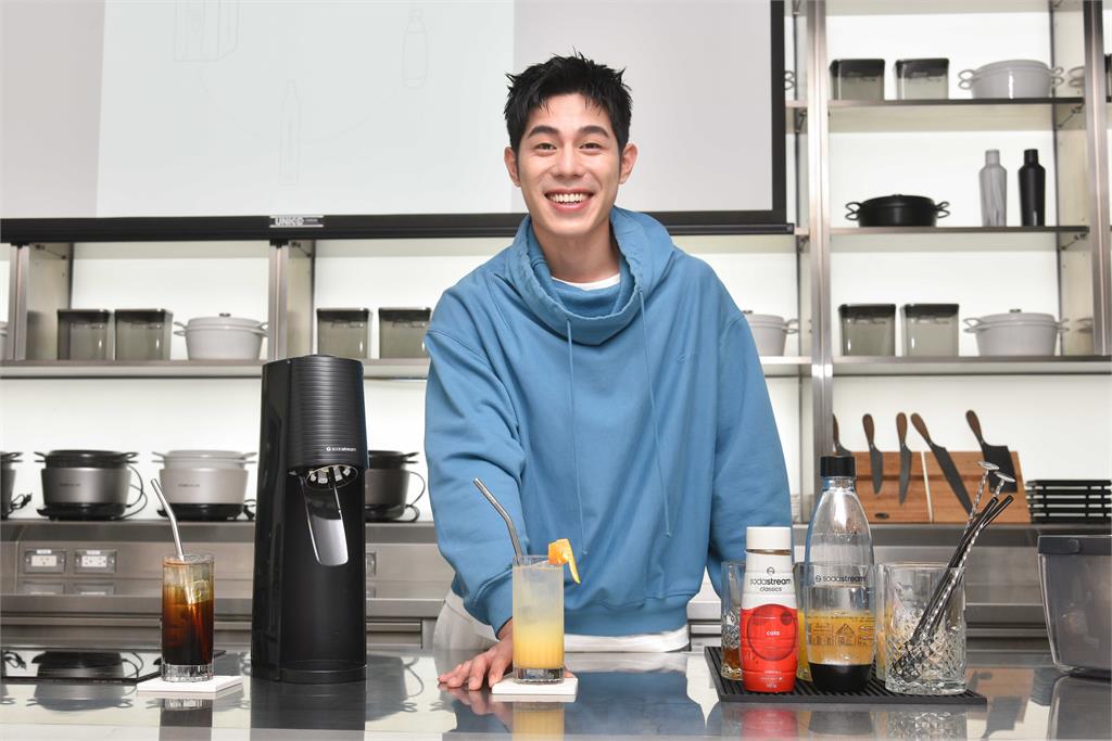 SodaStream 全新年度代言人詹懷雲獻聯名私藏特調 熱愛海洋共享純淨減塑日