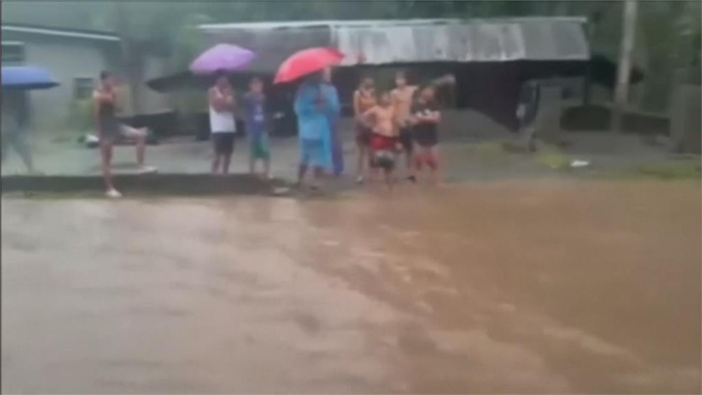 海鷗颱風襲菲律賓中部釀2死！　各地傳淹水災情急撤38萬人