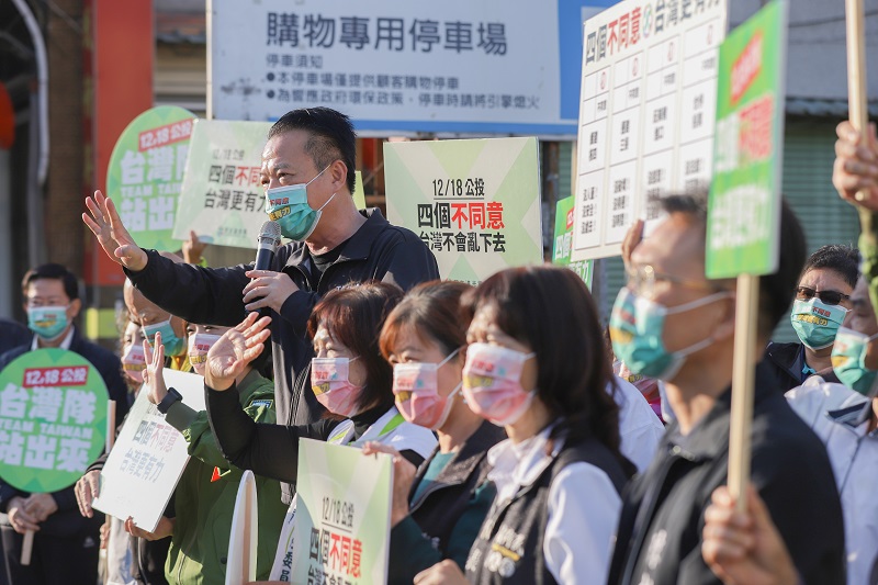 快新聞／台灣隊站出來！ 民進黨串聯全台22縣市街口宣講公投　「支持台灣繼續進步」