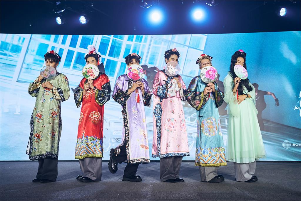 快新聞／Ozone大扮格格！煥鈞化身「嫦娥」自封林月娥　全場粉絲笑翻